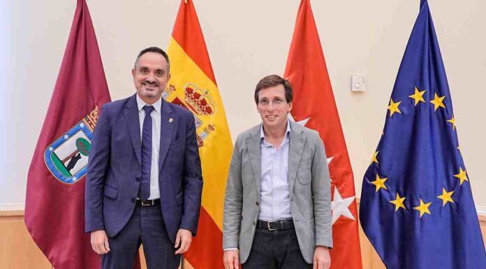 El alcalde de Móstoles se reúne con Almeida para abordar el soterramiento de la A-5