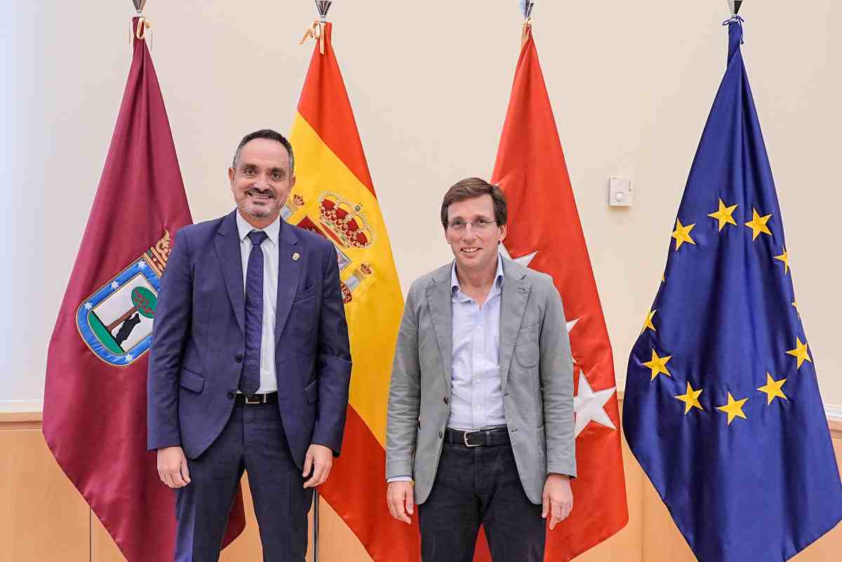 El alcalde de Móstoles se reúne con Almeida para abordar el soterramiento de la A-5