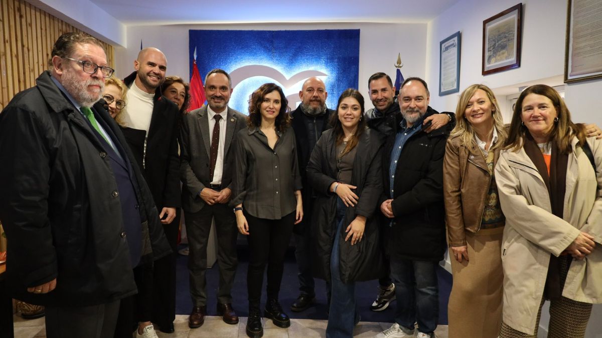 Isabel Díaz Ayuso visita Móstoles para inaugurar la sede del Partido Popular