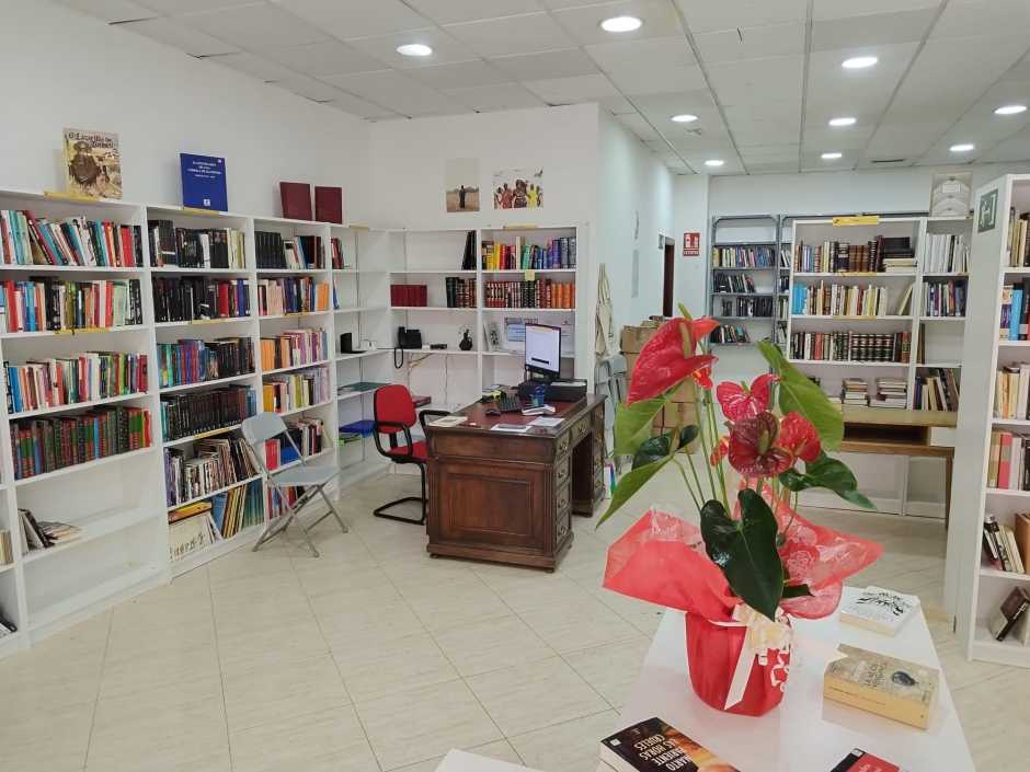 Mercadillo solidario de libros en el Campus de Móstoles de la URJC