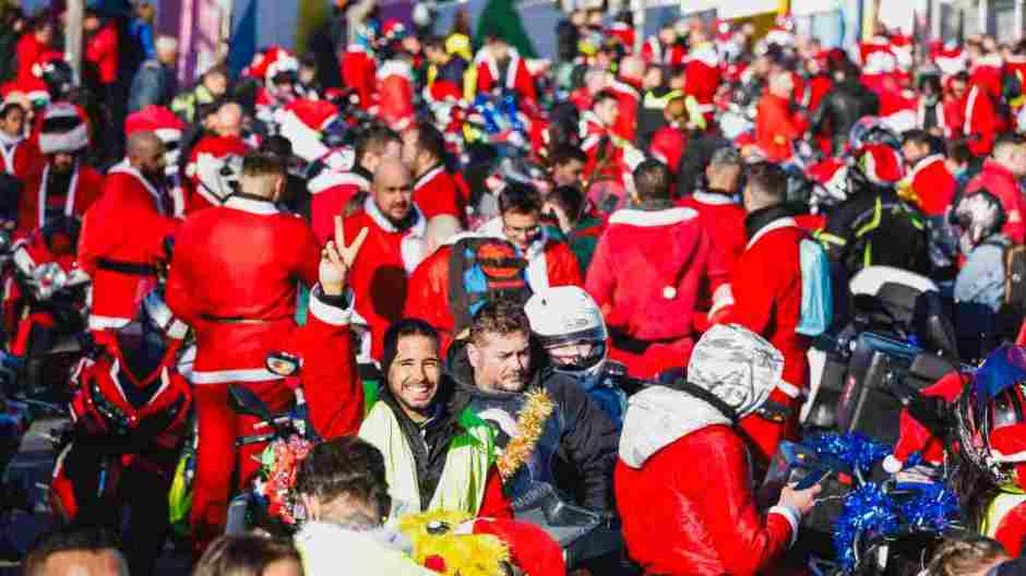 La II Papanoelada Motera Solidaria de Móstoles con los niños de Valencia