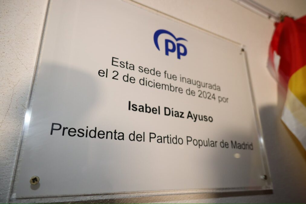 Isabel Díaz Ayuso visita Móstoles para inaugurar la sede del Partido Popular