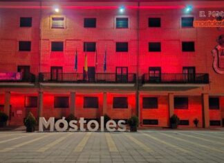 El Ayuntamiento se ilumina de rojo por el cumpleaños del rey y mucho más en el podcast de mostoleshoy El Ayuntamiento de Móstoles se ilumina de rojo