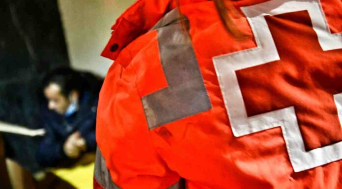 Cruz Roja asiste contra el frío a las personas sin hogar de Móstoles