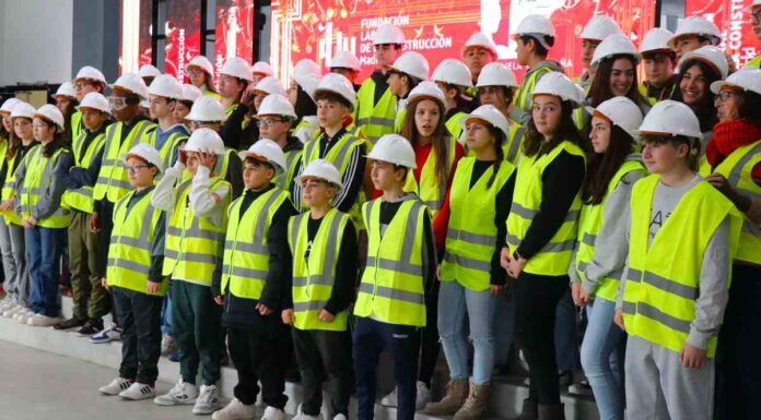Más de un centenar de alumnos de Móstoles descubre la construcción como futuro profesional