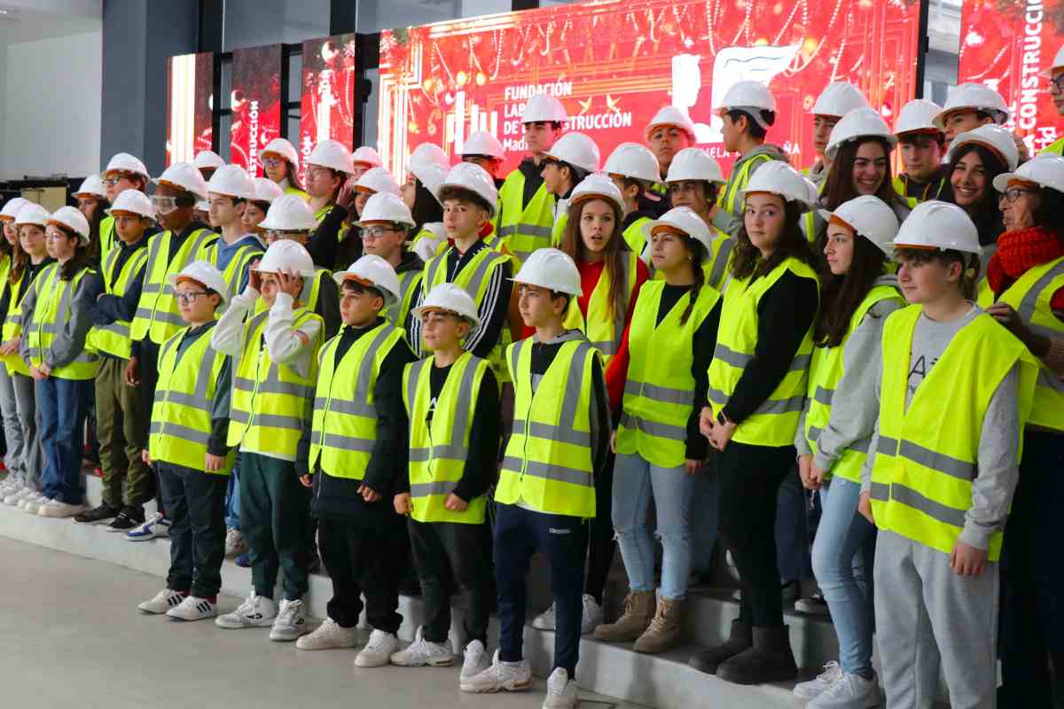 Más de un centenar de alumnos de Móstoles descubre la construcción como futuro profesional