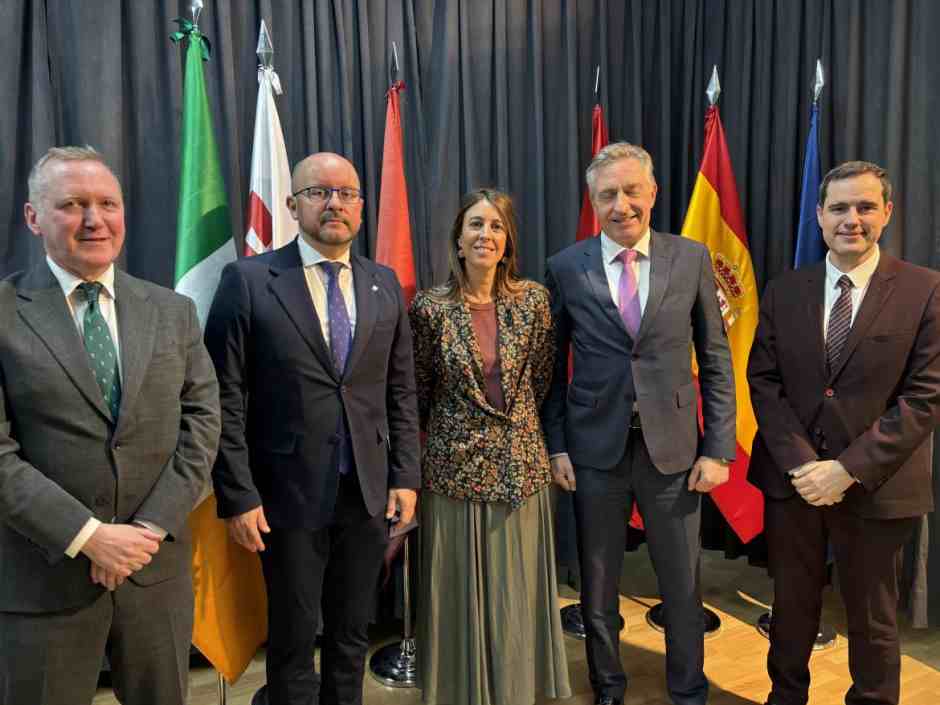 Con un proyecto educativo de la Comunidad de Madrid. Los alumnos de Móstoles conocen la labor de los embajadores.