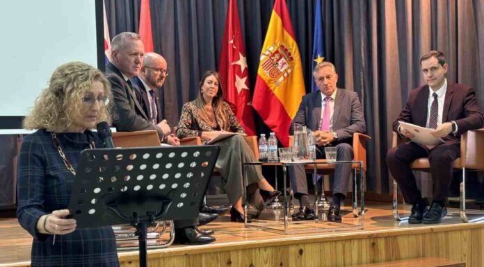 Los alumnos de Móstoles conocen la labor de los embajadores
