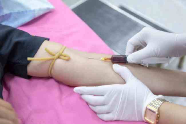 Dentro del ‘RETO 10000 donaciones de sangre’ de la Red Española de Universidades Promotoras de Salud (REUPS). Hasta 130 personas donan sangre en el campus de la URJC en Móstoles.