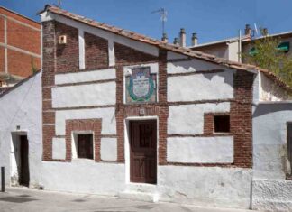 Móstoles se une a la “Hora del Planeta” apagando las luces de sus principales monumentos Móstoles se une a la "Hora del Planeta" apagando las luces de sus principales monumentos