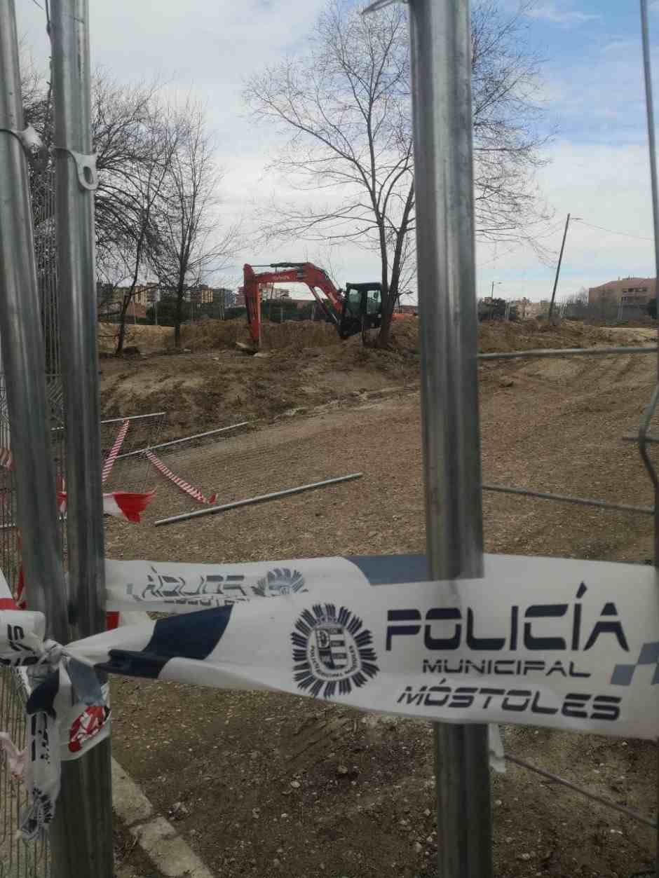 La policía volvió a paralizar las obras de la gasolinera de El Soto de Móstoles