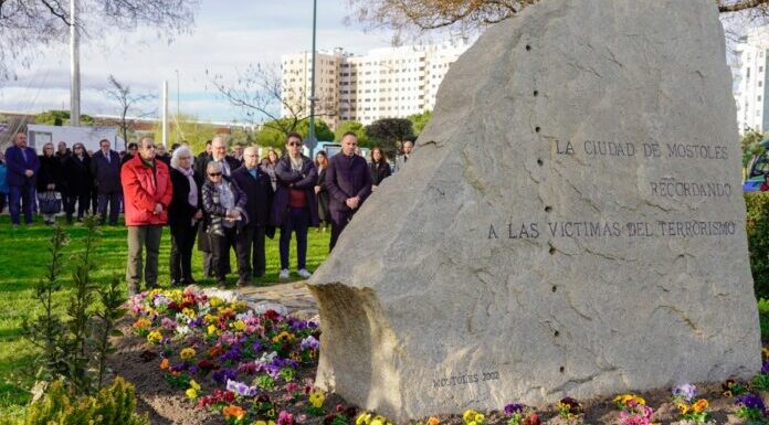 Móstoles rinde homenaje a las víctimas en el aniversario del 11-M