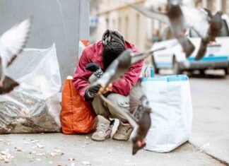 Móstoles enfrenta un 21% de población en riesgo de pobreza Móstoles enfrenta un 21% de población en riesgo de pobreza