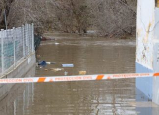 Desalojadas seis personas en Móstoles ante la crecida del río Guadarrama