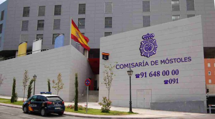 Dos jóvenes de Móstoles detenidos por estafar 15.963 euros