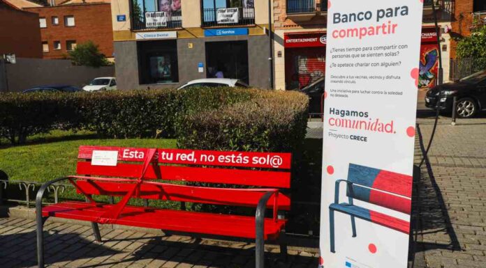 Móstoles instala un “banco para compartir” contra la soledad no deseada