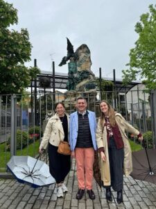 Reencuentro histórico en las fiestas del 2 de mayo. Dos descendientes de Andrés Torrejón se conocen en Móstoles
