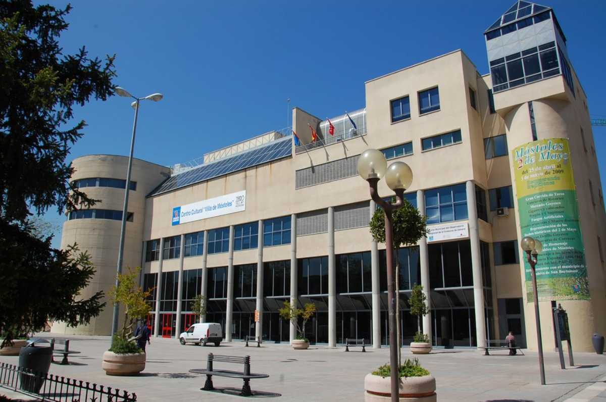 Orientando a los jóvenes hacia el futuro laboral en Móstoles con el evento XP Arena
