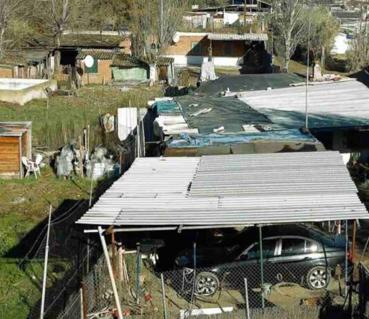 Comienza el derribo de las viviendas en el poblado de las Sabinas de Móstoles Comienza el derribo de las viviendas en el poblado de las Sabinas de Móstoles