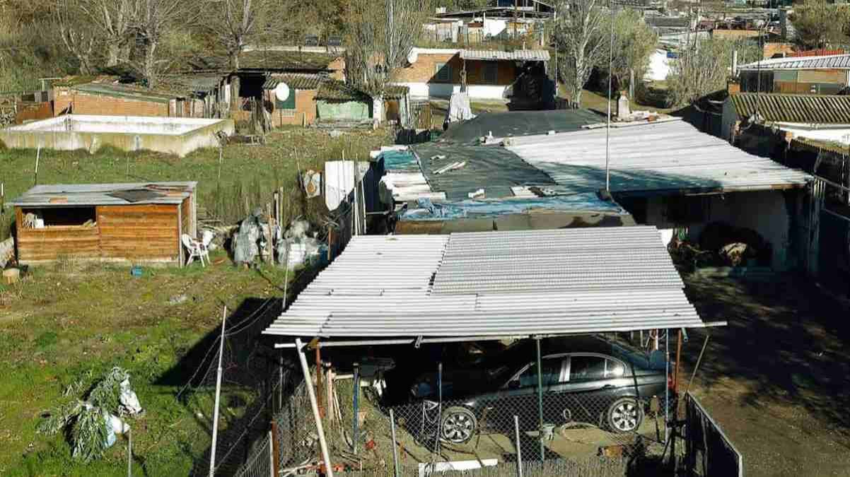 Comienza el derribo de las viviendas en el poblado de las Sabinas de Móstoles