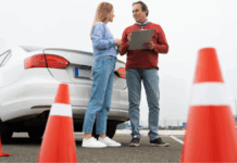 Tensión en Móstoles entre la DGT y las autoescuelas por el retraso en los exámenes de conducir