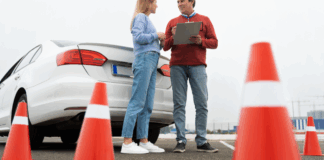 Tensión en Móstoles entre la DGT y las autoescuelas por el retraso en los exámenes de conducir