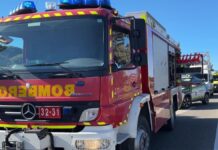 Los bomberos sofocan un incendio en Móstoles que estuvo cerca de alcanzar la A-5