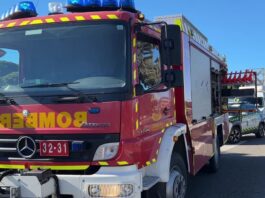 Los bomberos sofocan un incendio en Móstoles que estuvo cerca de alcanzar la A-5