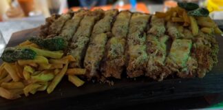 El cachopo más grande de Móstoles se sirve en Destino Raíz