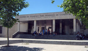 Tensión en Móstoles entre la DGT y las autoescuelas por el retraso en los exámenes de conducir