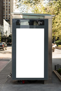El Ayuntamiento de Madrid estudia instalar toldos para proteger del calor a los viajeros de Móstoles