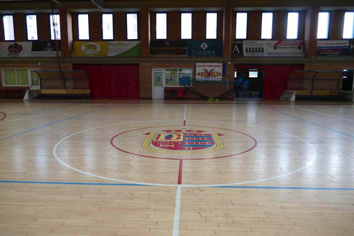 Samba en el pabellón y pólvora en el terreno de juego en Móstoles