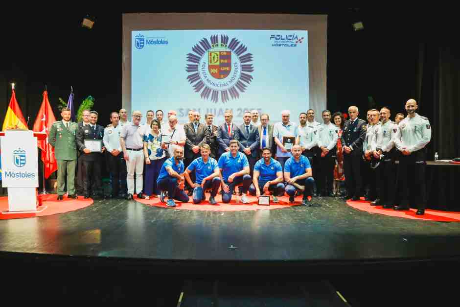 Carlos Novillo recibe la Medalla de la Policía Municipal de Móstoles