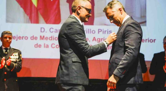 Carlos Novillo recibe la Medalla de la Policía Municipal de Móstoles