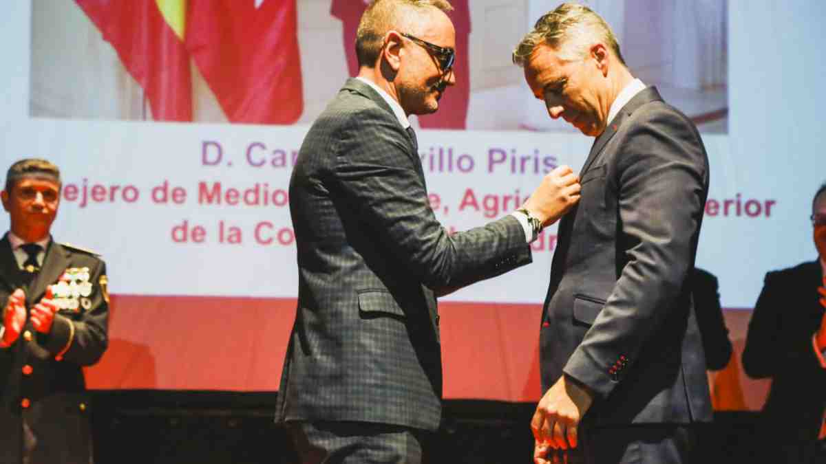 Carlos Novillo recibe la Medalla de la Policía Municipal de Móstoles