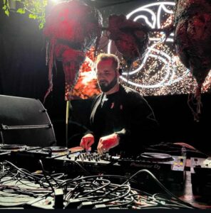 Javier Velada “ya ponía vinilos mientras jugaba a los GiJoe, siempre la música ha estado conmigo”