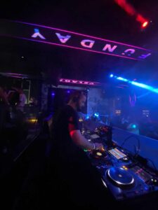  Javier Velada “ya ponía vinilos mientras jugaba a los GiJoe, siempre la música ha estado conmigo”