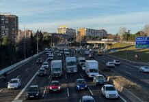 Un accidente en la A-5 provoca tres kilómetros de retenciones cerca de Móstoles