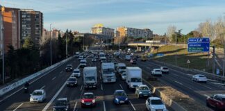 Un accidente en la A-5 provoca tres kilómetros de retenciones cerca de Móstoles