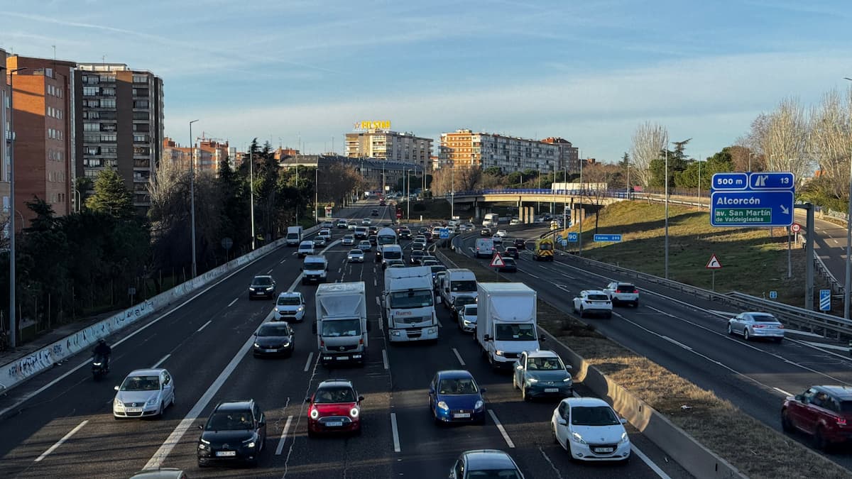 Un accidente en la A-5 provoca tres kilómetros de retenciones cerca de Móstoles