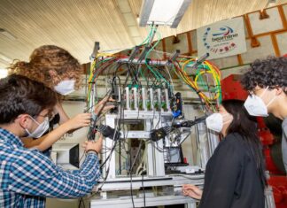 Un equipo de estudiantes de Móstoles, premiado por el mayor laboratorio de física del mundo