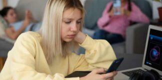 La Comunidad de Madrid ha ayudado a más de 43.000 personas con su Servicio de Atención en Adicciones Tecnológicas (SAAT) para adolescentes y sus familias. El SAAT de Móstoles ha atendido más de 400 usuarios por adicciones tecnológicas.