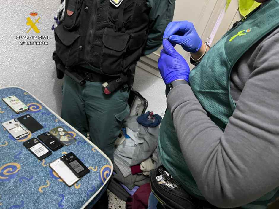 Desarticulada en una docena de ciudades españolas. Detenida una trama que estafó 1,6 millones de euros por Internet con ramificaciones en Móstoles.