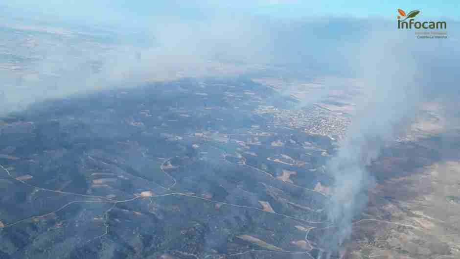 El incendio de Méntrida está en fase de control y perimetrado y los vecinos tienen las carreteras abiertas