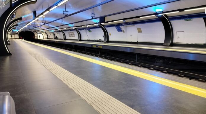Los vecinos de Móstoles podrán resolver sus dudas de Metro con este nuevo canal de atención al usuario
