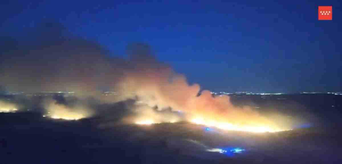 El incendio de Méntrida está en fase de control y perimetrado y los vecinos tienen las carreteras abiertas