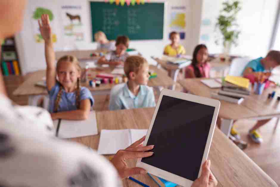 Sin dispositivos digitales individuales en las aulas de infantil y primaria de Móstoles 