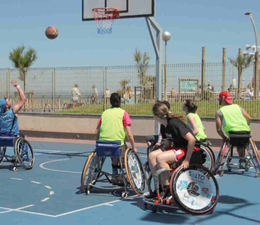 El mejor baloncesto en silla de ruedas 3x3 de España en la Plaza del Sol de Móstoles