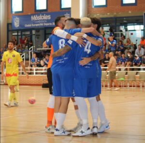 El FS Móstoles vuelve a ganar y lidera la Segunda División