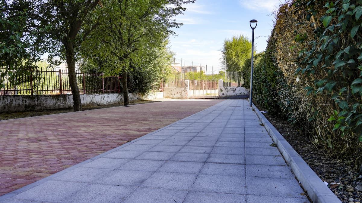 Móstoles amplía el aparcamiento y pavimenta el entorno del CEIP Federico García Lorca
